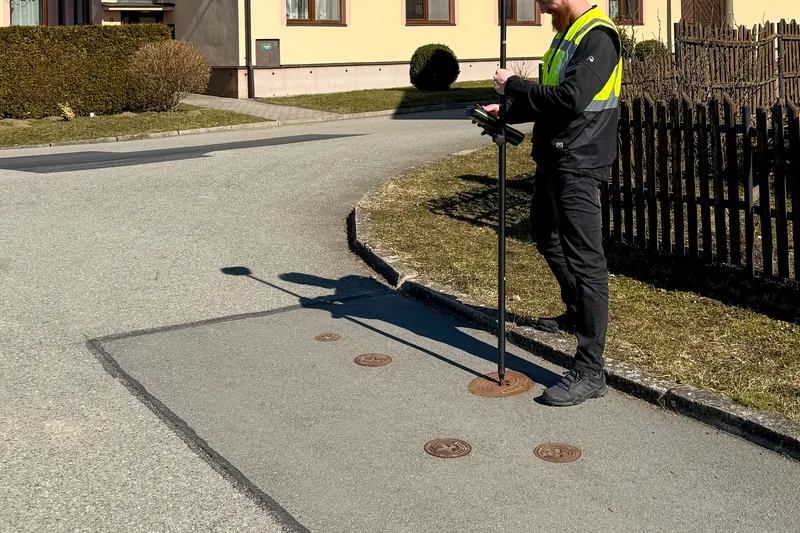 Poklopy a vpusti v chodníku